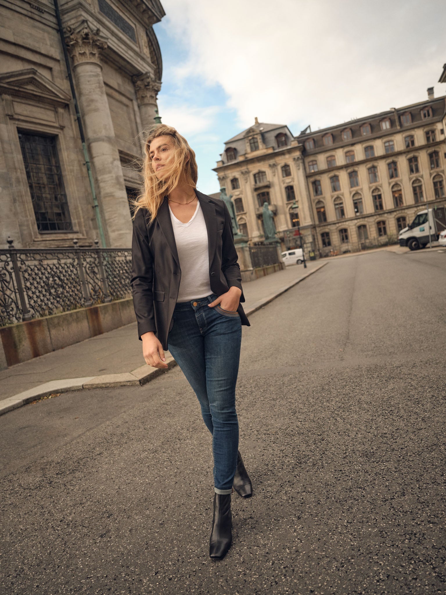 Modelshot / Black / Detail